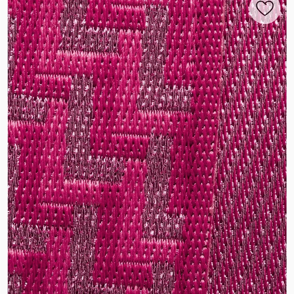 Lululemon Everywhere Crossbody Bag 2L
Metal Hardware Monogram - Picture 4 of 5